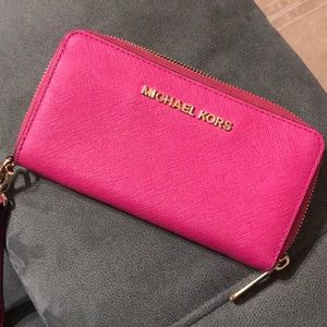 Michael Kors wristbag.